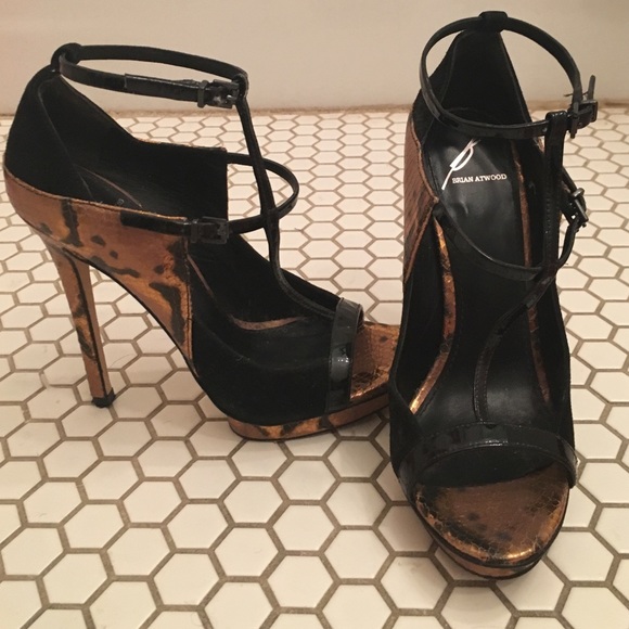👀👀 Brian Atwood heels sz 35.5 black strappy!