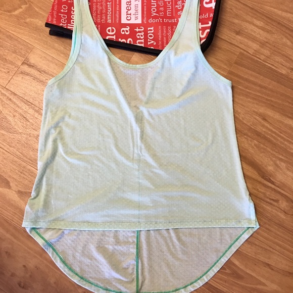 Lululemon High-Low Style V Neck at the back 💕