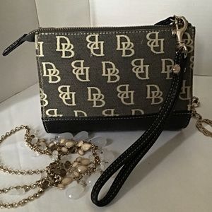 Dooney & Bourke Wristlet / Clutch Dooney & Bourke Wristlet / Clutch
