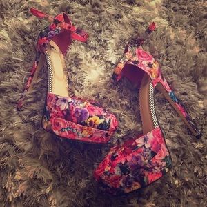 Floral-print canvas platform pump