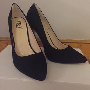 Black Signature Pumps