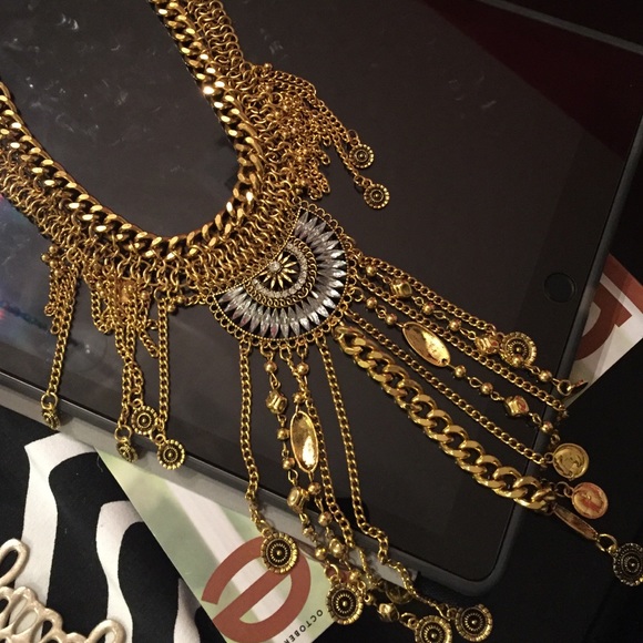 Long Gold statement necklace - Picture 3 of 4