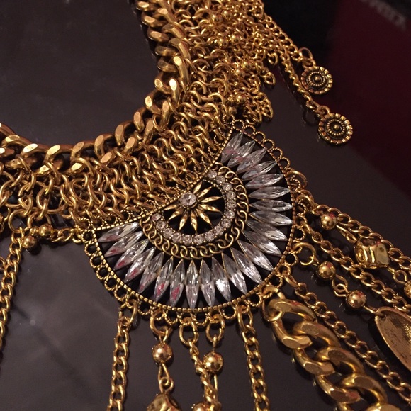 Long Gold statement necklace - Picture 4 of 4