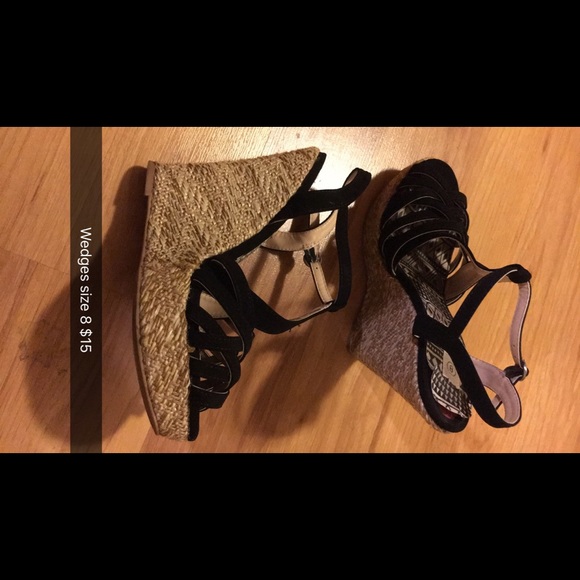 Black wedges