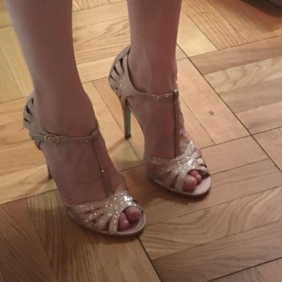 Betsey Johnson champagne t-strap heel sz 5.5