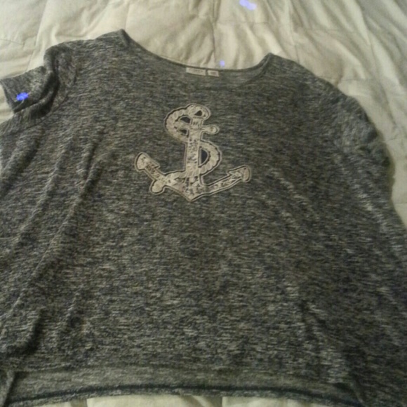 Anchor navy and white tee.