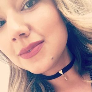 Black choker