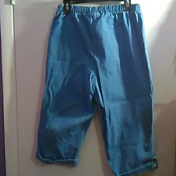 Clearance capris! - Picture 2 of 3
