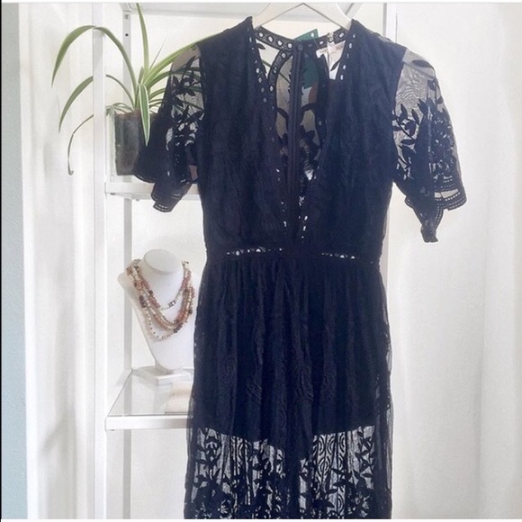 Black lace dress - Picture 4 of 4