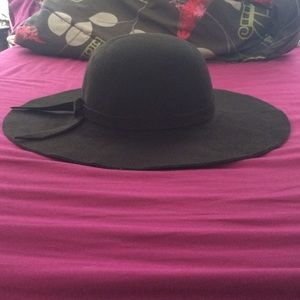 Black felt floppy hat