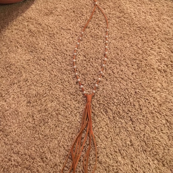 Leather and pearl tassel necklace - Picture 2 of 2