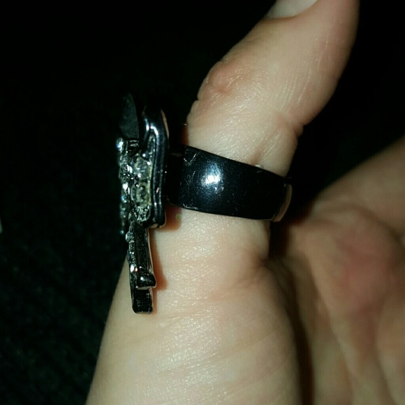 Ring - Picture 2 of 3