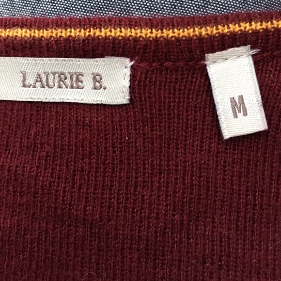 ♥️NEW!♥️Laura B. Criss Cross V-Neck Knit Top Sz M. - Picture 2 of 4
