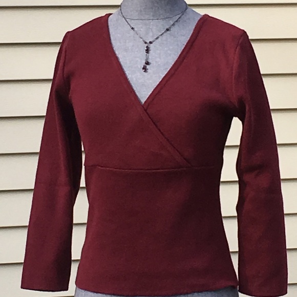♥️NEW!♥️Laura B. Criss Cross V-Neck Knit Top Sz M. - Picture 3 of 4