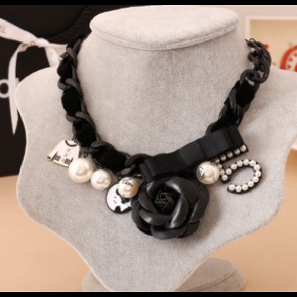 Vintage black necklace