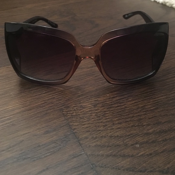 Brown Dior sunglasses - Picture 2 of 4