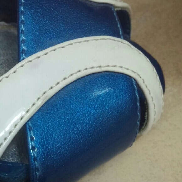 *Sold* Retro blue heels - Picture 4 of 4