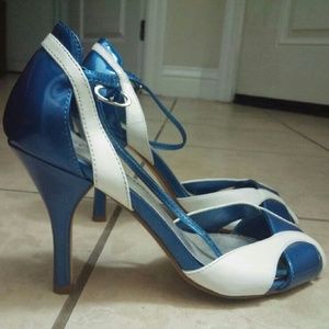 *Sold* Retro blue heels