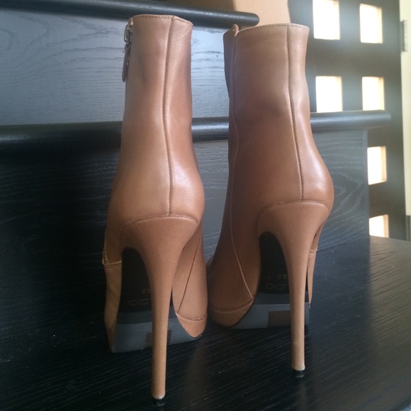 ‼️SOLD‼️Aldo leather zipper booties - Picture 2 of 4