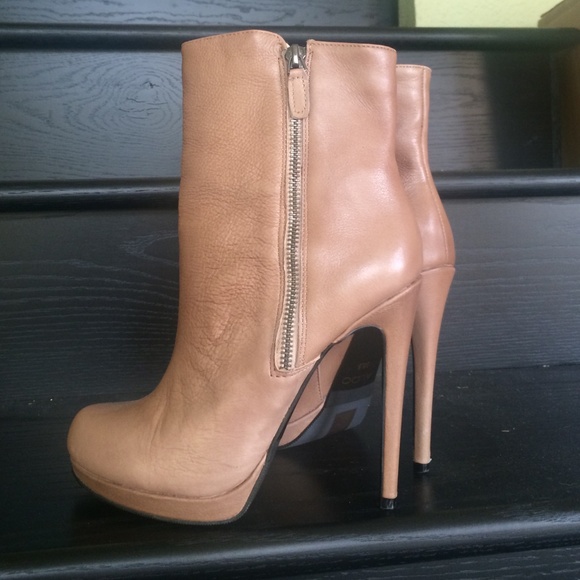 ‼️SOLD‼️Aldo leather zipper booties - Picture 3 of 4