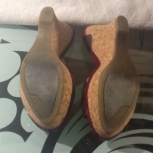 Guess - Picture 2 of 3