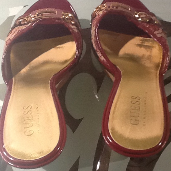 Guess - Picture 3 of 3