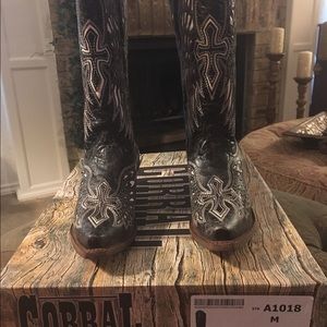 SALE! Never been worn! Corral wing and cross boots