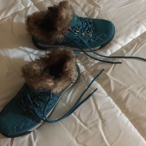 Fur trim Tennis shoes 6.5 B Turquoise/brown NWOT