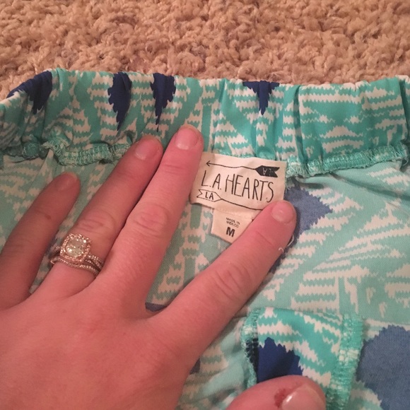 Patterned flowy skirt size Medium - Picture 3 of 3