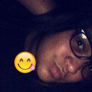 Meet your Posher, Elysa