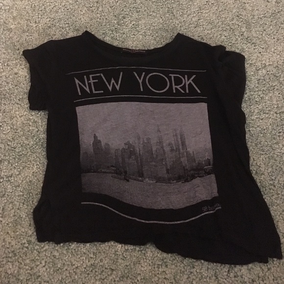 Brandy Melville "New York" crop top