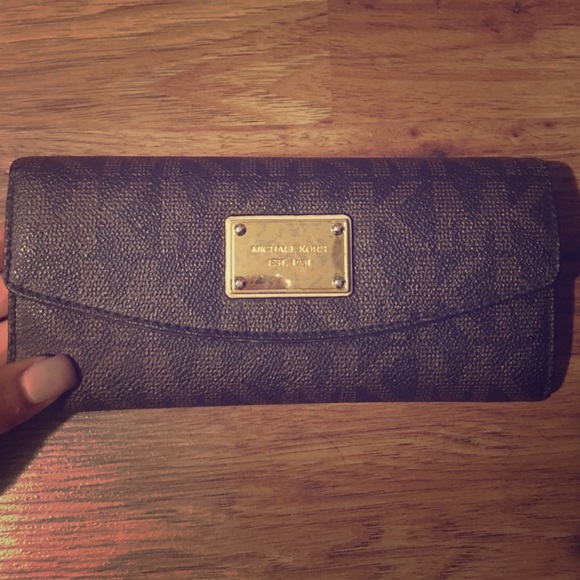 Micheal Kors wallet