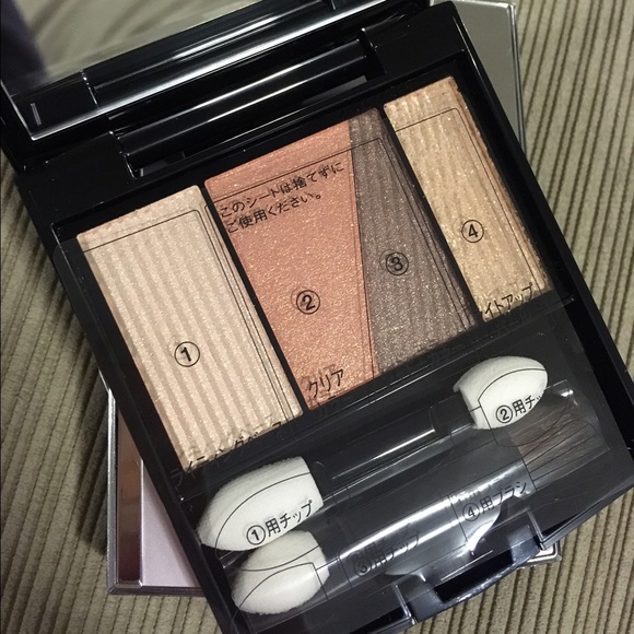 Shiseido Maquillage lighting eye compact