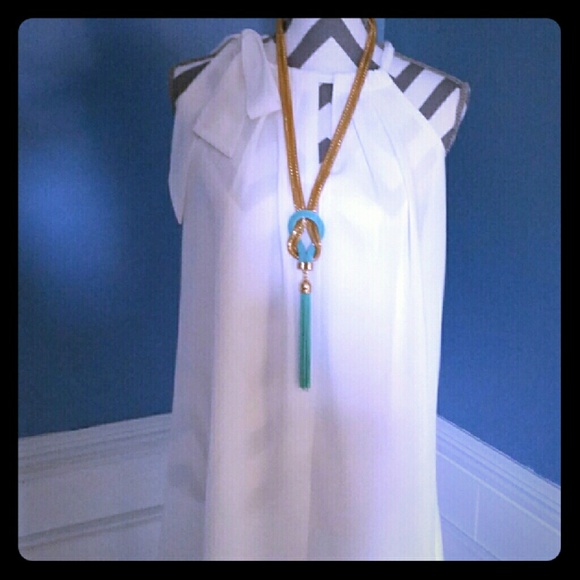 Dresses & Skirts - White fully lined dress that ties on the shoulder