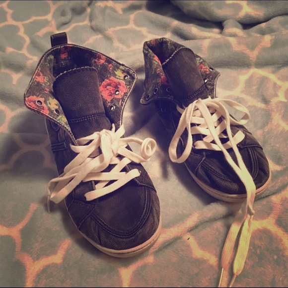 Roxy Shoes - Roxy Shoes Size 8.5