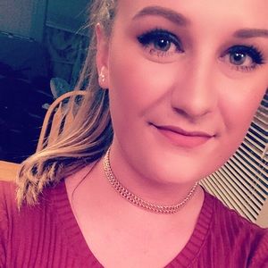 Meet your Posher, Claire