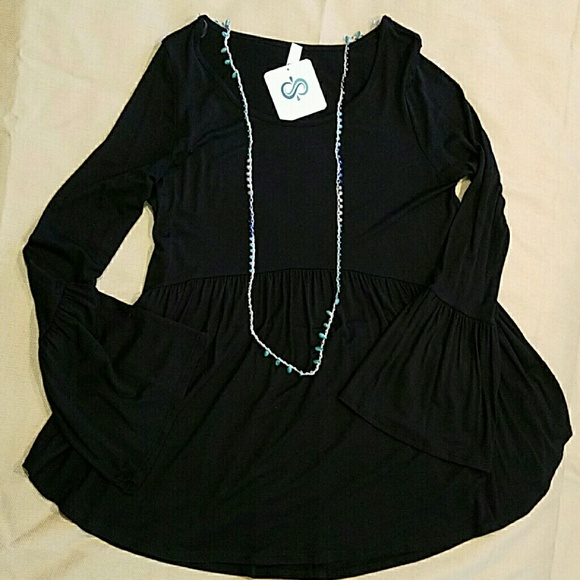 Clear Out Sale! NWT Bell Sleeve Tunic - Picture 3 of 3