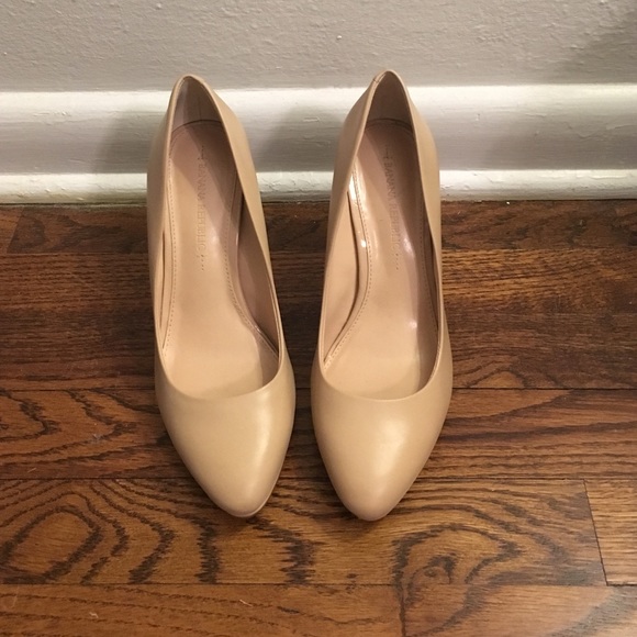 Banana Republic Shoes - 🛍 Sale! 🛍 Banana Republic Nude pumps