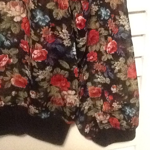 Floral sheer top - Picture 2 of 4