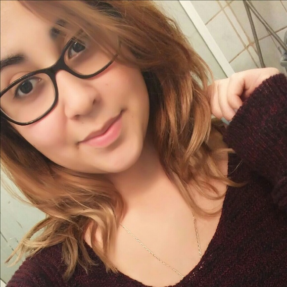 Meet your Posher, Dominique