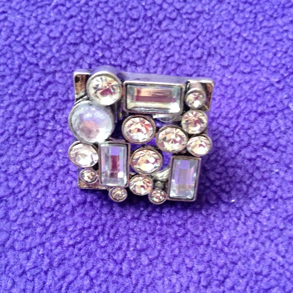 🌺 Attractive cocktail ring.