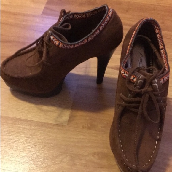 Brand new brown booties