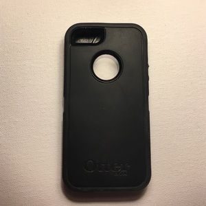 Black otter box defender for iphone 5/5s