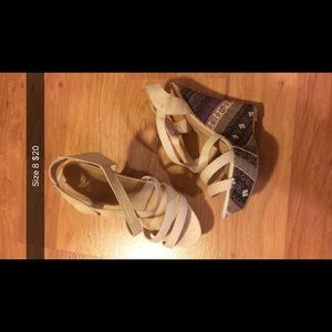 Cream wedges with detailed wedge