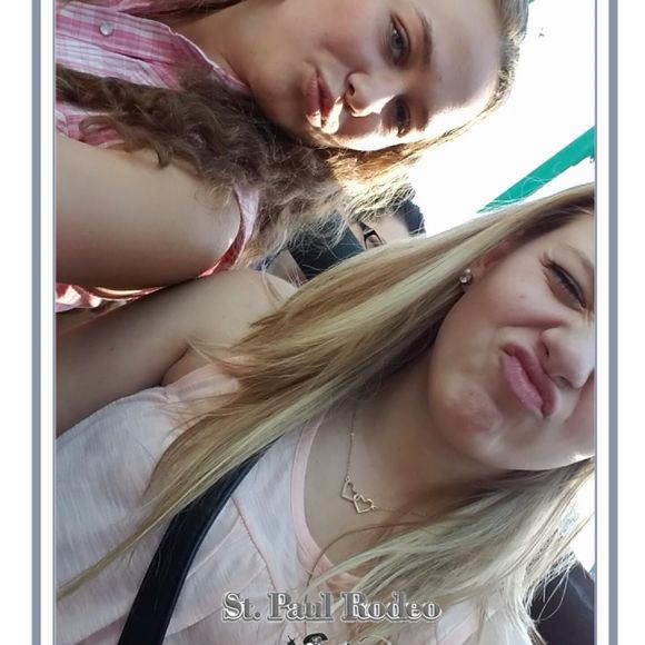 Meet your Posher, Rachele - Picture 1 of 1