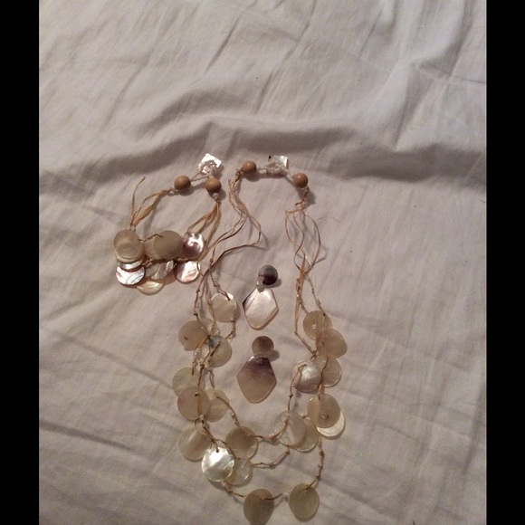 Shell earrings, necklace and bracelet