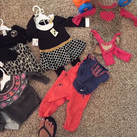 Bundle of toddler 12 m clothes girl - Picture 1 of 3