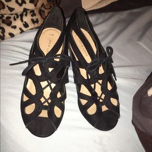 Black wedges