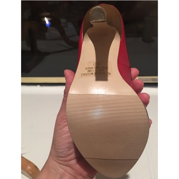 Delicious "Kent-S" Peep Toe Platform Pumps. - Picture 4 of 4