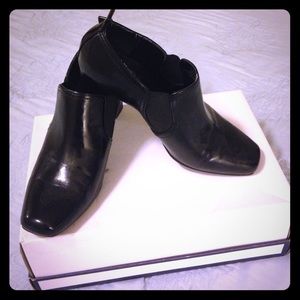 Women's dress shoes